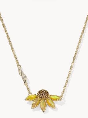 Kendra Scott Anya Flower Short Pendant Necklace in Yellow Mix